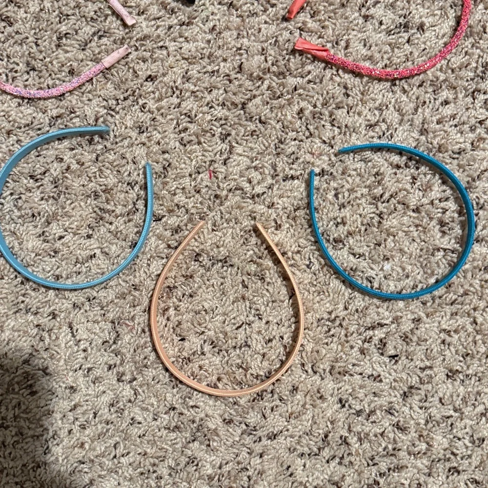 Girls bundle of 14 headbands the plain two pinks and black are glitter